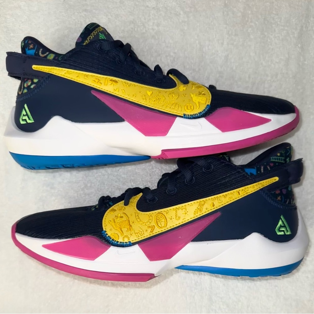 EUC GS Boys Nike Zoom Freak 2 "Superstitious" Giannis Sneakers Size 7y Navy Blue